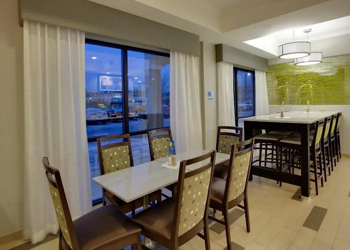 Holiday Inn Express Hotel & Suites Meadowlands Area By Ihg