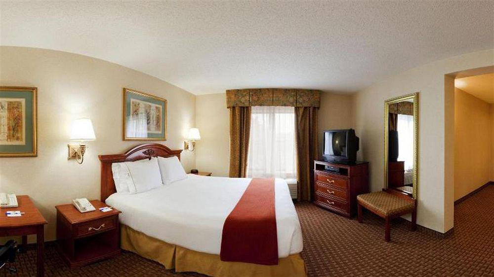 Express & Meadowlands Area By Ihg Hotel