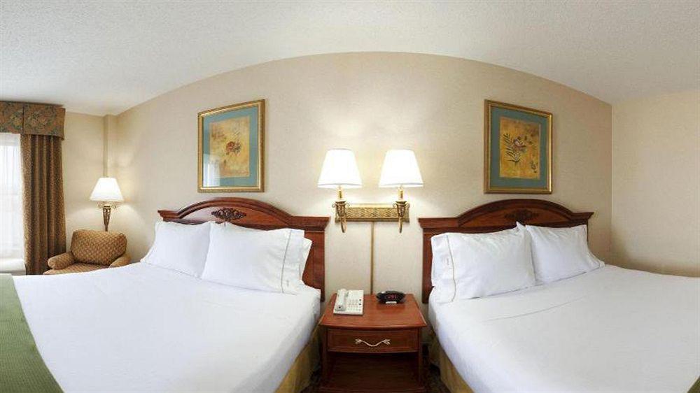 Express & Meadowlands Area By Ihg Hotel 3*