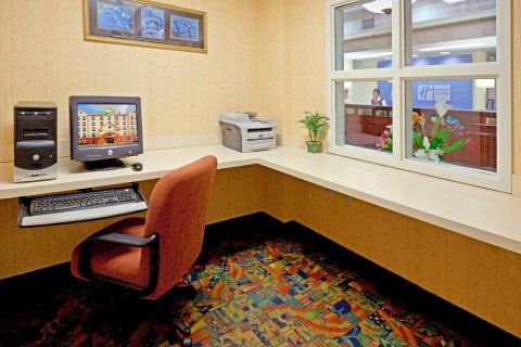 Express & Meadowlands Area By Ihg Hotel