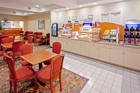 Hotel Express & Meadowlands Area By Ihg Carlstadt