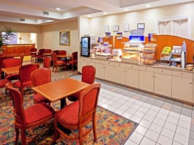 Express & Meadowlands Area By Ihg Hotel Carlstadt